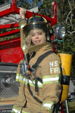Busty firefighter(12 pics)