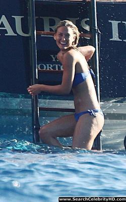 Bar refaeli tiny blue bikini and flawless ass candid photos 21/25