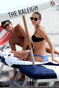 Candice swanepoel bikini ass candids in miami 8/40