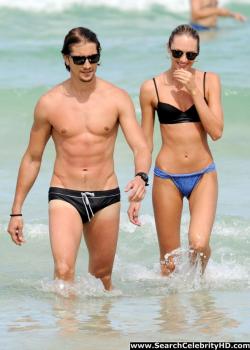 Candice swanepoel bikini ass candids in miami 13/40