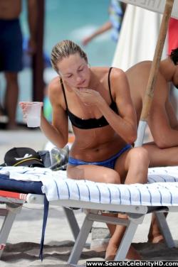 Candice swanepoel bikini ass candids in miami 27/40