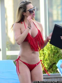 Jennifer nicole lee bikini bottom wardrobe malfunction poolside in miami 7/9