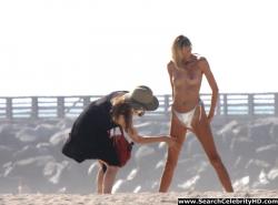Anja rubik shows off her candid topless boobs at the beach 3/9
