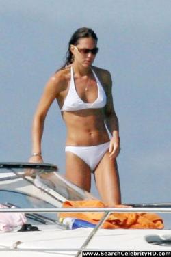 Kate middleton shows off her white hot bikini body 9/18