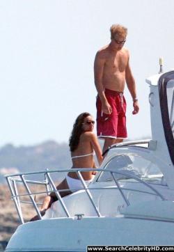 Kate middleton shows off her white hot bikini body 10/18