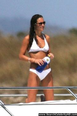 Kate middleton shows off her white hot bikini body 11/18