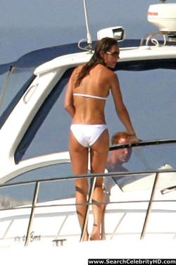 Kate middleton shows off her white hot bikini body 13/18