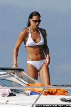 Kate middleton shows off her white hot bikini body 17/18