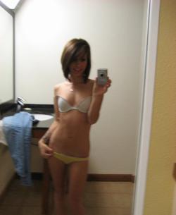 Selfshots - brunette beauty with tiny tits serie 4 5/15
