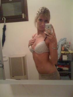 Skinny blonde selfshots in the mirror serie 65(7 pics)