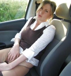 Secretary in a car 25/30