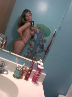 Selfshots - busty blonde in bathroom 35/36