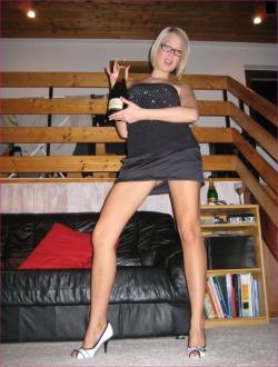 Shaved leggy blonde posing and masturbating 10/82