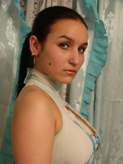 Sexy russian brunette likes to pose 40/44
