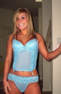 Pretty blonde ex girlfriend 4/6