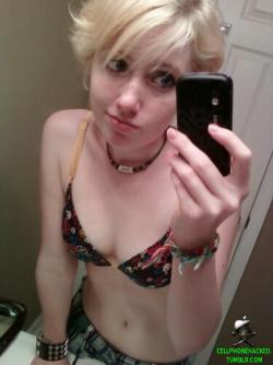 Horny emo teen girlfriend poses for some selfpics 13/50