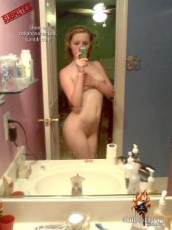 Cute ex girlfriend naked for self shots 3/8