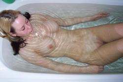 Girls in bathtub 25/44