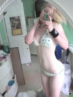 This horny emo teen girlfriend poses for some selfpics 22/50