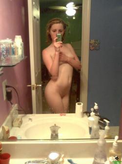 This horny emo teen girlfriend poses for some selfpics 27/50