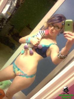 This horny emo teen girlfriend poses for some selfpics 29/50