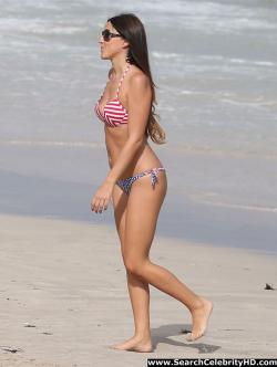 Claudia romani - bikini candids in miami - celebrity 15/16