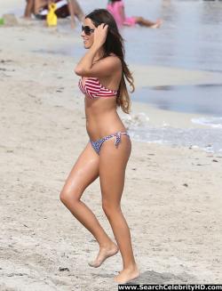 Claudia romani - bikini candids in miami - celebrity 16/16
