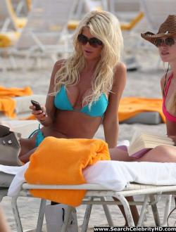 Victoria silvstedt - bikini candids in miami - celebrity 4/13