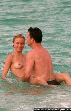 Cameron diaz topless in spiaggia - celebrity 1/8