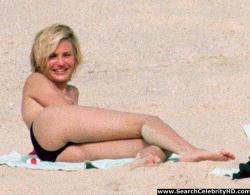 Cameron diaz topless in spiaggia - celebrity 7/8