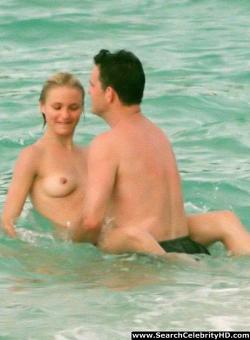 Cameron diaz topless in spiaggia - celebrity 5/8