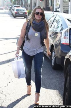 Hilary duff - out and about shopping candids in beverly hills - celebrity 29/54