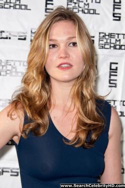 Julia stiles see-thru dress at ghetto film school annual benefit gala - celebrity 4/5