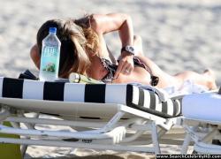 Claudia galanti topless bikini candids on beach in miami - celebrity 13/61