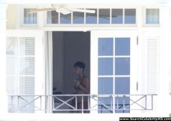 Rihanna naked ass and topless boobs candids through her balcony window - celebrity 5/40