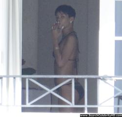 Rihanna naked ass and topless boobs candids through her balcony window - celebrity 9/40