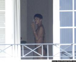 Rihanna naked ass and topless boobs candids through her balcony window - celebrity 13/40