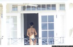 Rihanna naked ass and topless boobs candids through her balcony window - celebrity 16/40