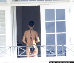 Rihanna naked ass and topless boobs candids through her balcony window - celebrity 14/40