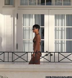 Rihanna naked ass and topless boobs candids through her balcony window - celebrity 25/40