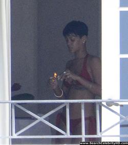 Rihanna naked ass and topless boobs candids through her balcony window - celebrity 40/40