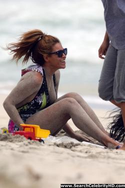 Beyonce - nipslip candids at the beach in hawaii - celebrity 7/21