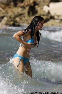 Jennifer lawrence - bikini candids in hawaii - celebrity 22/24