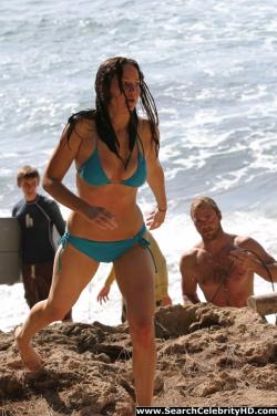 Jennifer lawrence - bikini candids in hawaii - celebrity 24/24