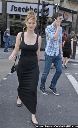 Jennifer lawrence - braless candids in london - celebrity 2/16