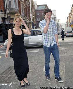 Jennifer lawrence - braless candids in london - celebrity 6/16