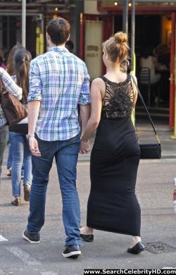 Jennifer lawrence - braless candids in london - celebrity 15/16