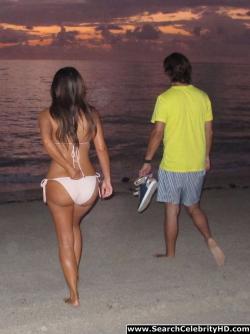 Kim kardashian - bikini candids in miami - celebrity(7 pics)