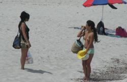 Amateur girls on beach 11 31/54