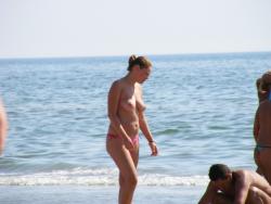 Amateur girls on beach 17 9/72